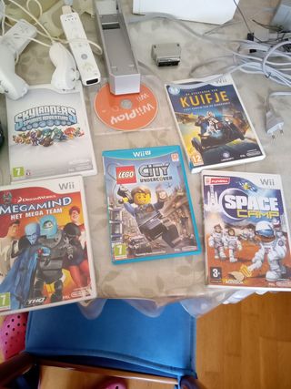 Wii blanca + 3 mandos + 5 juegos