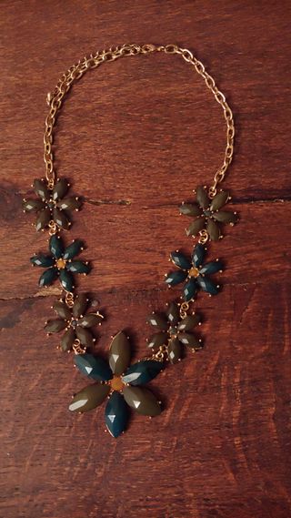 Collana fiori verde oliva e oro