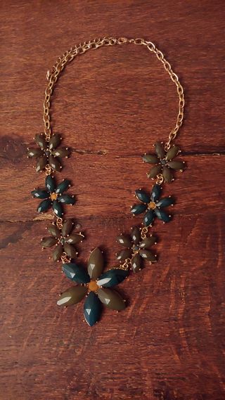 Collana fiori verde oliva e oro