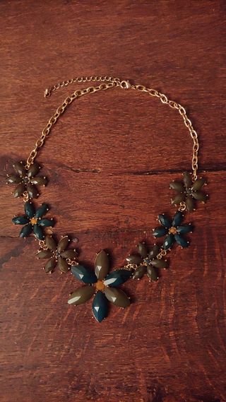 Collana fiori verde oliva e oro