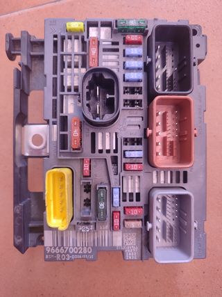 Caja fusibles Peugeot Citroën BSM