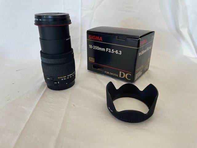 Objetivo Sigma 18-200mm F3.5-6.3 DC
