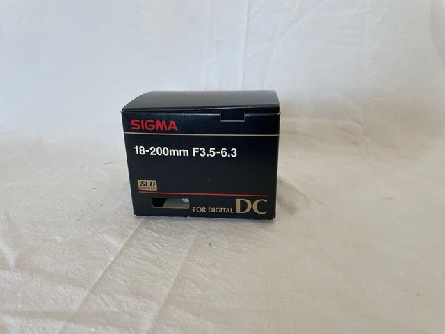 Objetivo Sigma 18-200mm F3.5-6.3 DC