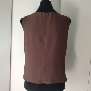 Blusa marrón sin mangas