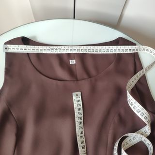Blusa marrón sin mangas