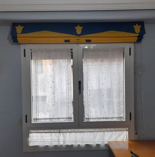 Estor enrollable amarillo y azul