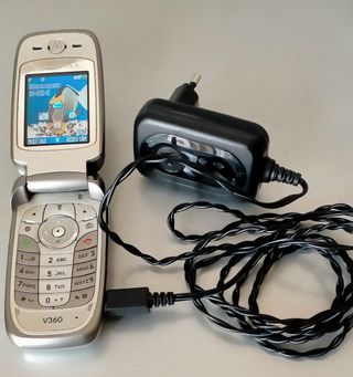 2 Cellulari Motorola Vintage V.220/V.360