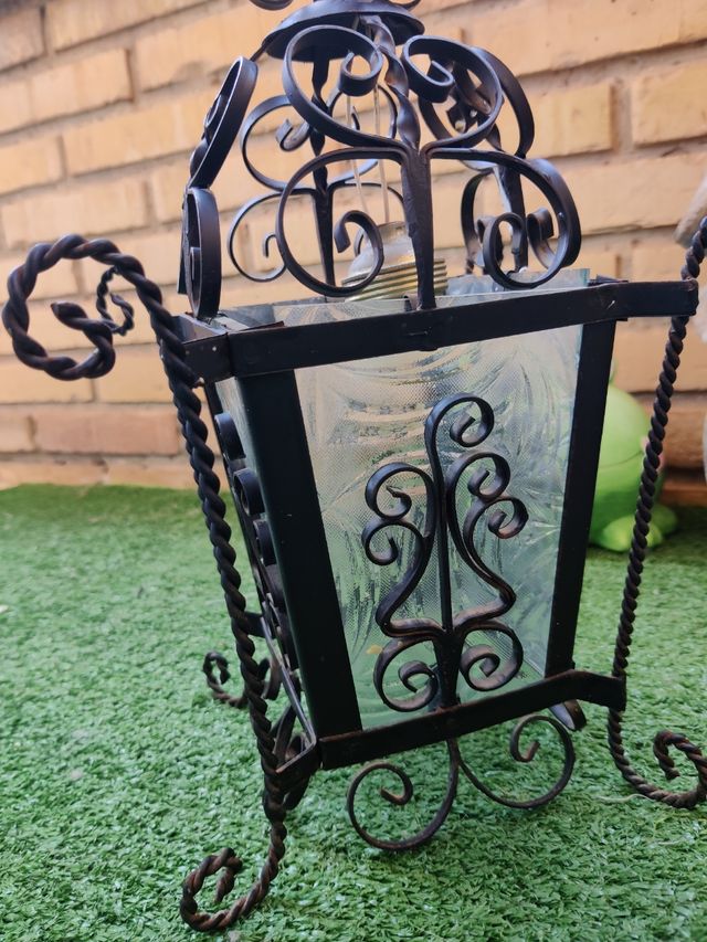 Farol de forja negro