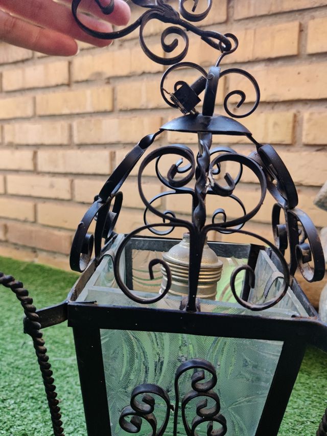 Farol de forja negro