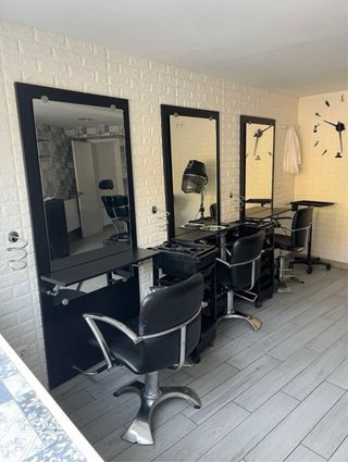 2 Espejos tocador + 2 Sillas peluqueria
COMO NUEVO