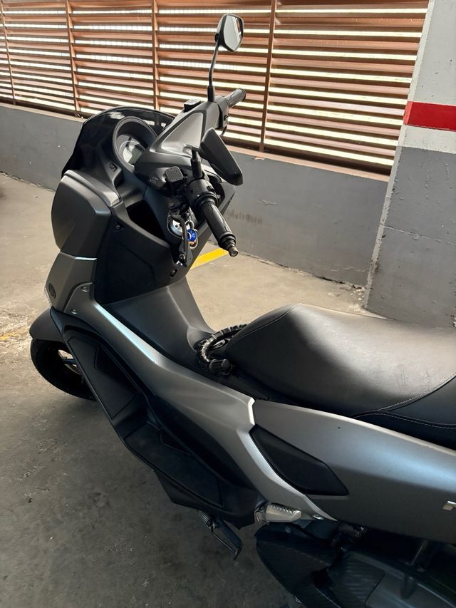 Yamaha NMAX 125cc - Gris Oscuro