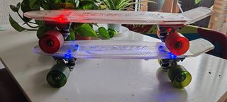 Estupendos Skateboard Translúcidos LED Rojo y Azul