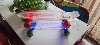 Estupendos Skateboard Translúcidos LED Rojo y Azul