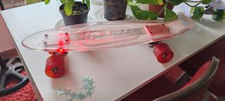 Estupendos Skateboard Translúcidos LED Rojo y Azul