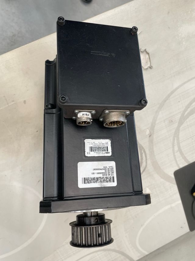 Servo motor ABB - Motor servo
muy poco uso.