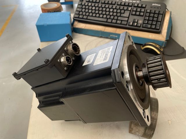 Servo motor ABB - Motor servo
muy poco uso.