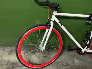 Bicicleta Fixie Blanca y Roja