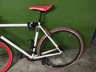 Bicicleta Fixie Blanca y Roja