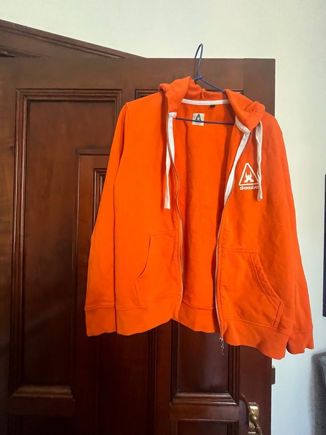 Felpa Arancione con Cappuccio