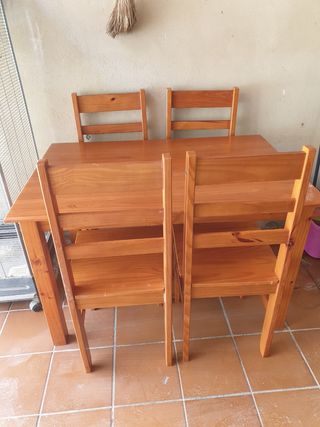 Mesa comedor madera + 4 sillas
