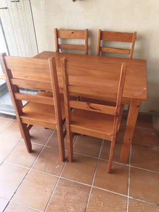 Mesa comedor madera + 4 sillas