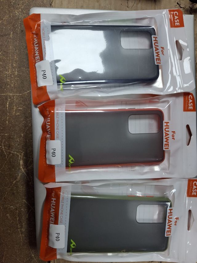 3 custodie per Huawei P40