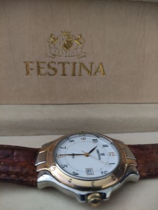 Reloj Festina dorado y blanco