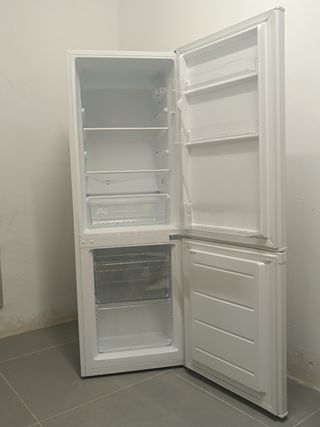 Nevera congelador Ikea blanca
140x50x55cm