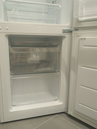 Nevera congelador Ikea blanca
140x50x55cm