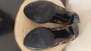 Zapatos tacón encaje dorado-negro
