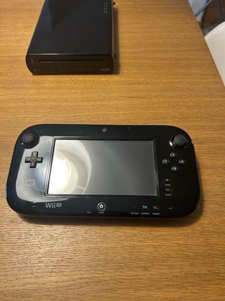 Wii U + Mario Kart 8 + 7 giochi + accessori.