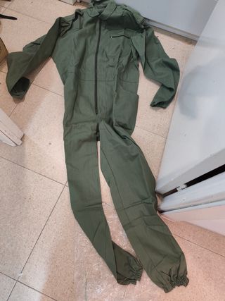 Mono militar verde oliva talla 4 militar