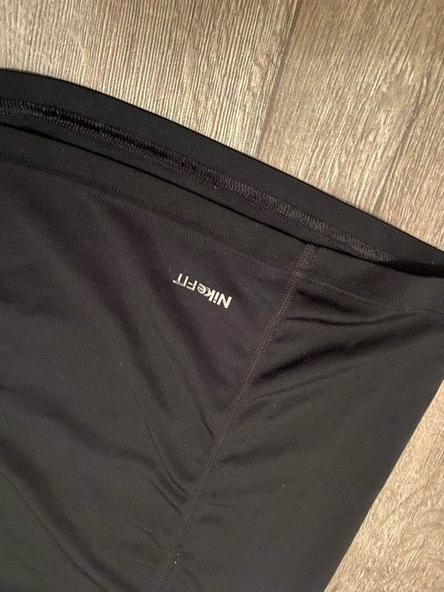 Maglia Nike Dry-Fit nera e grigia