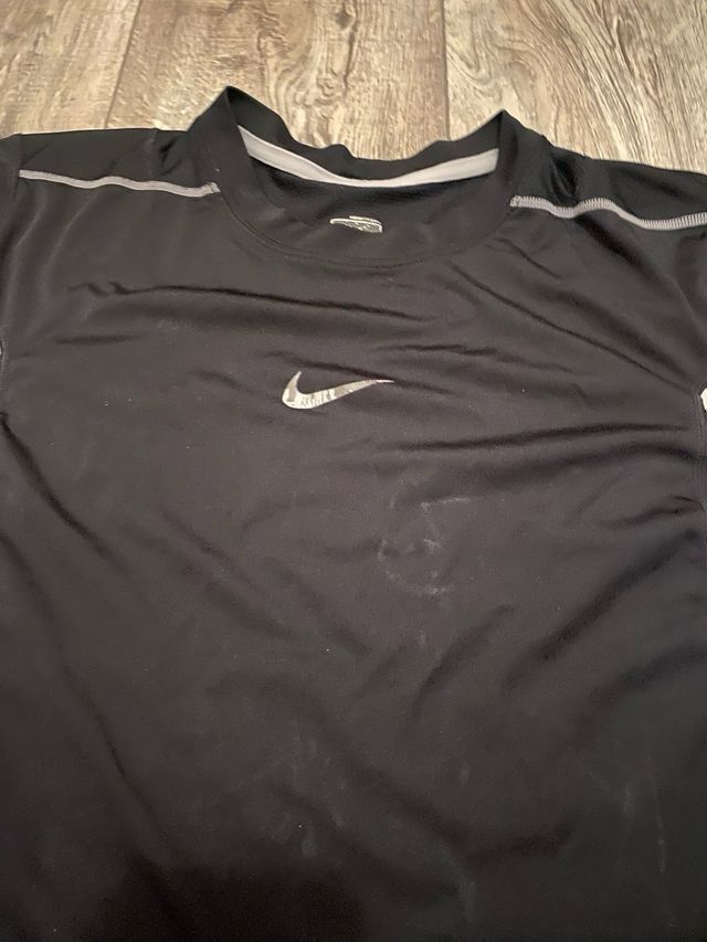 Maglia Nike Dry-Fit nera e grigia