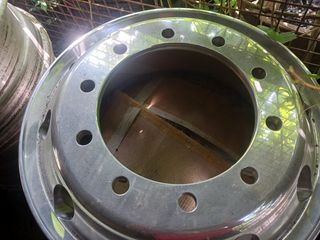 4 Llantas Alcoa aluminio camión (precio unidad)