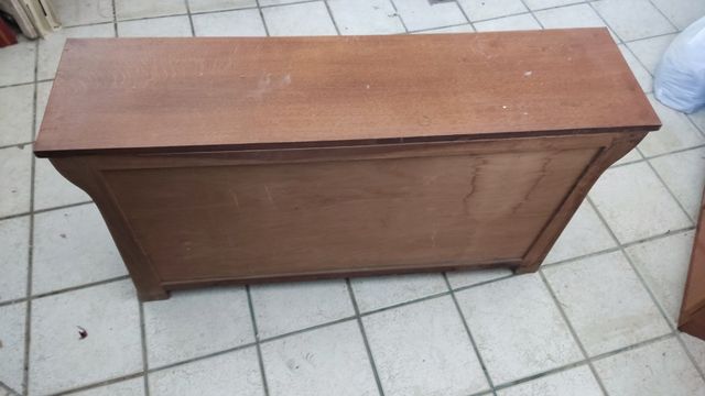 Mueble madera marrón