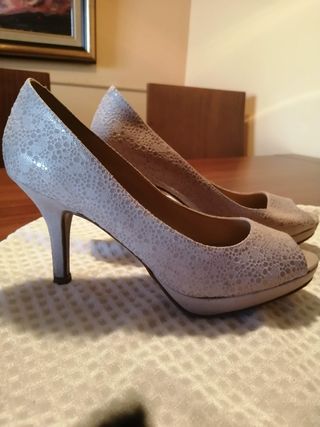 Zapatos Maripaz beige tacón