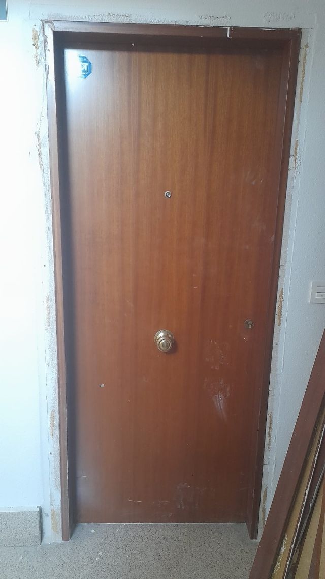 Puertas de entrada madera maciza