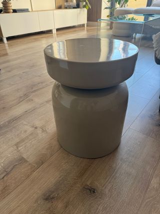 Mesa auxiliar de metal acabado satinado Taupe 