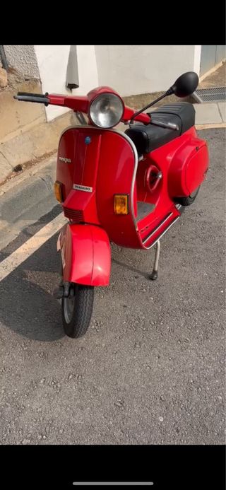 Vespa PK75S roja clásica