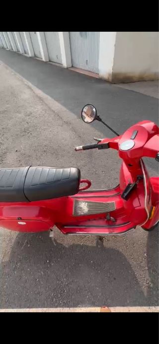Vespa PK75S roja clásica