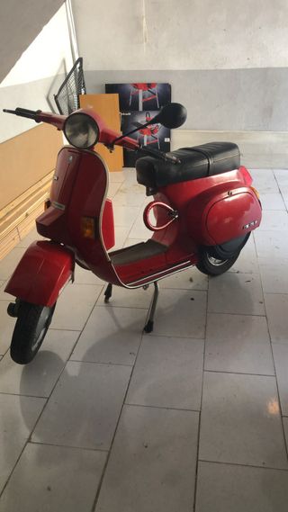 Vespa PK75S roja clásica