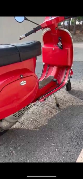 Vespa PK75S roja clásica