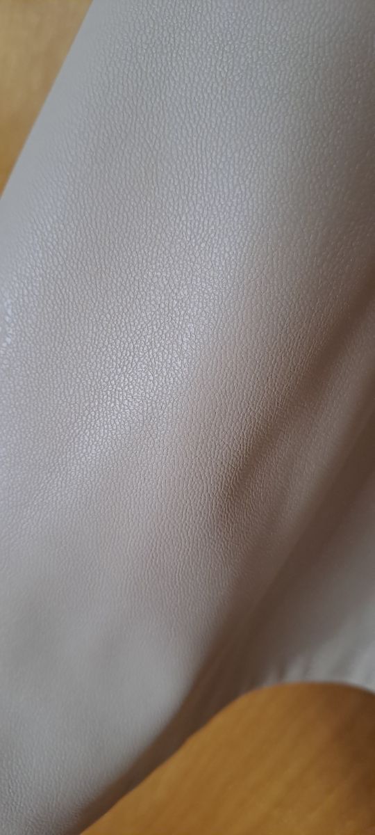 Vestido corto efecto piel