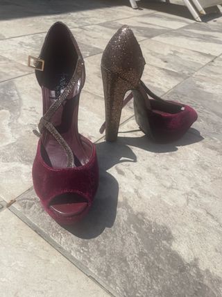 Sandalias Marypaz burdeos y doradas