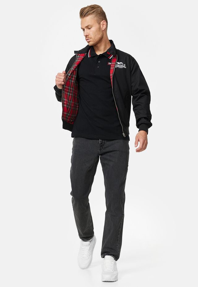 Cazadora Harrington Lonsdale London. Hay tallas