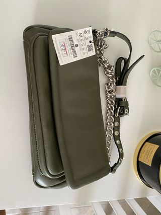 Bolso Stradivarius verde oliva