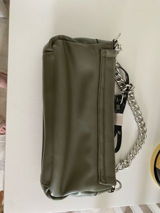 Bolso Stradivarius verde oliva