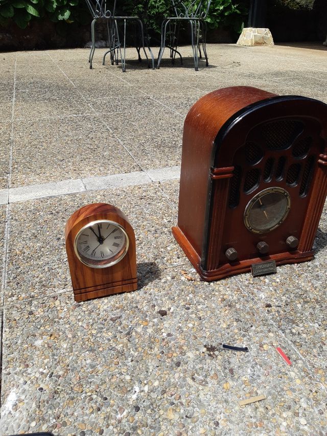 Radio antigua Thomas, electrica, regalo reloj.