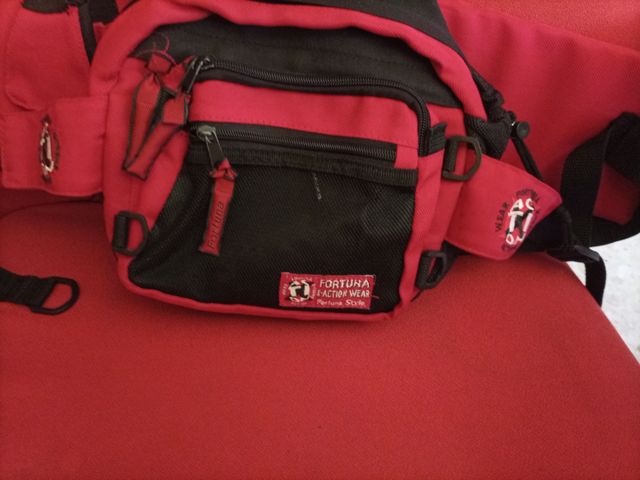 Riñonera Fortuna vintage roja y negra